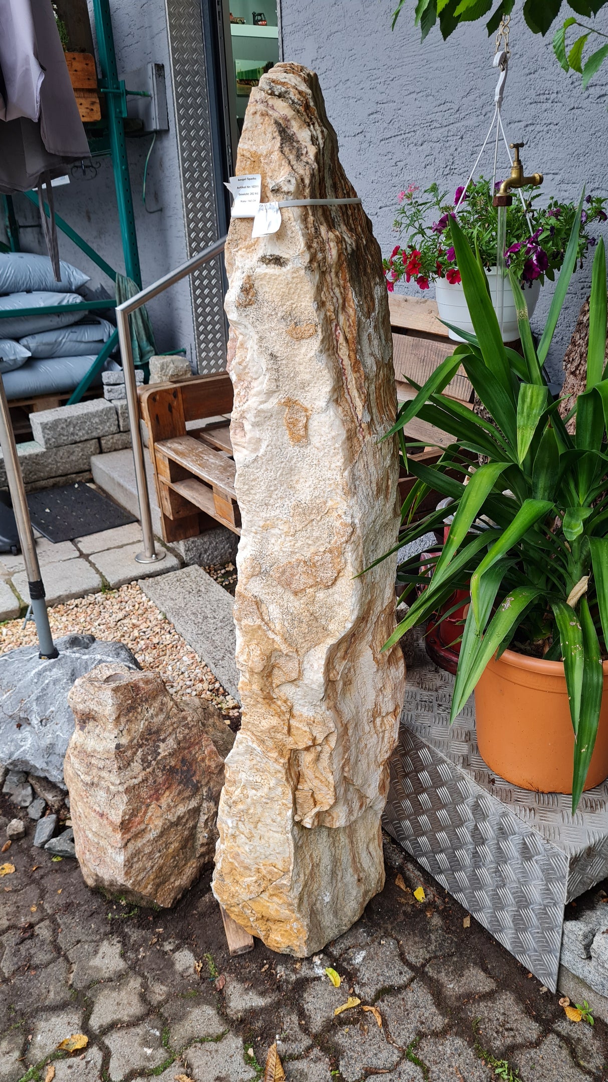 Angel Sparks Columns Säulen Monolith