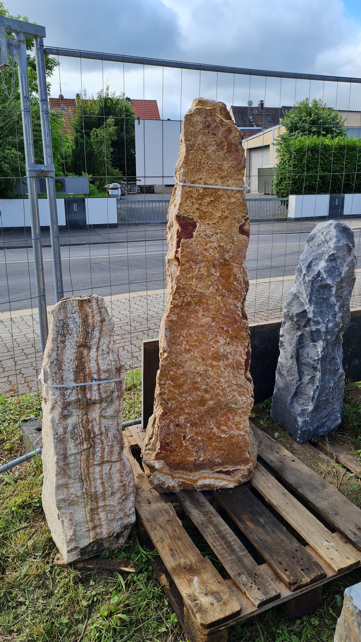 Angel Sparks Columns Säulen Monolith