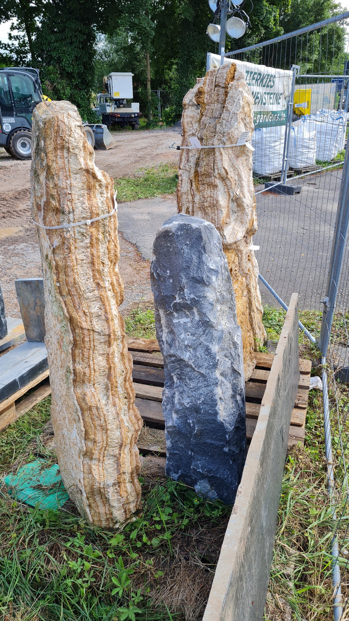 Angel Sparks Columns Säulen Monolith