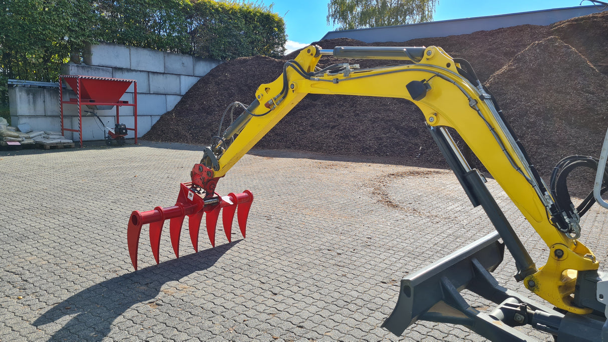 Anbaugeräte Planierbalken / Reisigrechen / Sieblöffel usw. mieten Vermietung Baumaschine