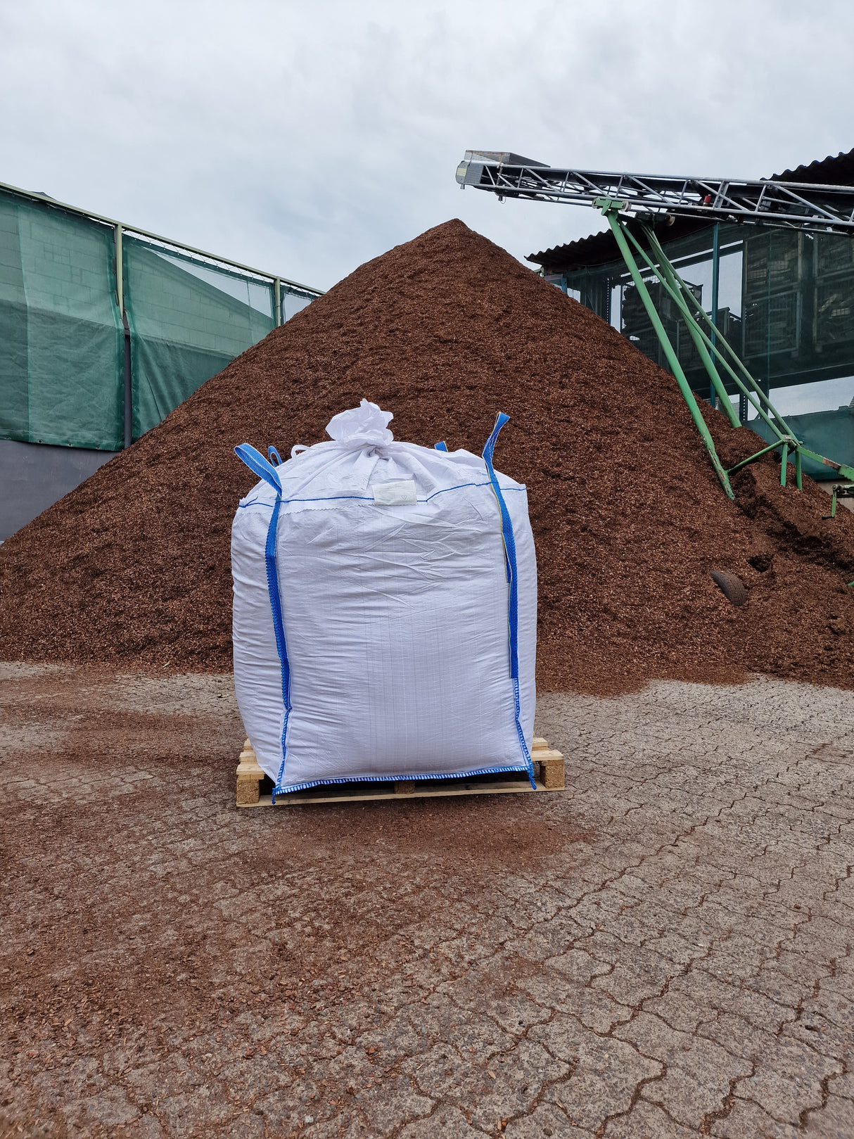 1m³ (1000l) Rindenhumus 0/8mm im Big Bag versandkostenfrei geliefert