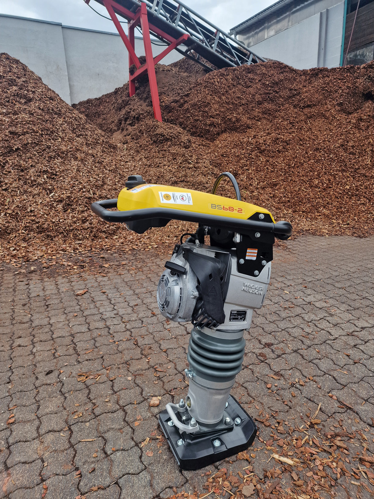 Rüttelplatte Stampfer Baumaschine mieten Vermietung 66-250kg 35€