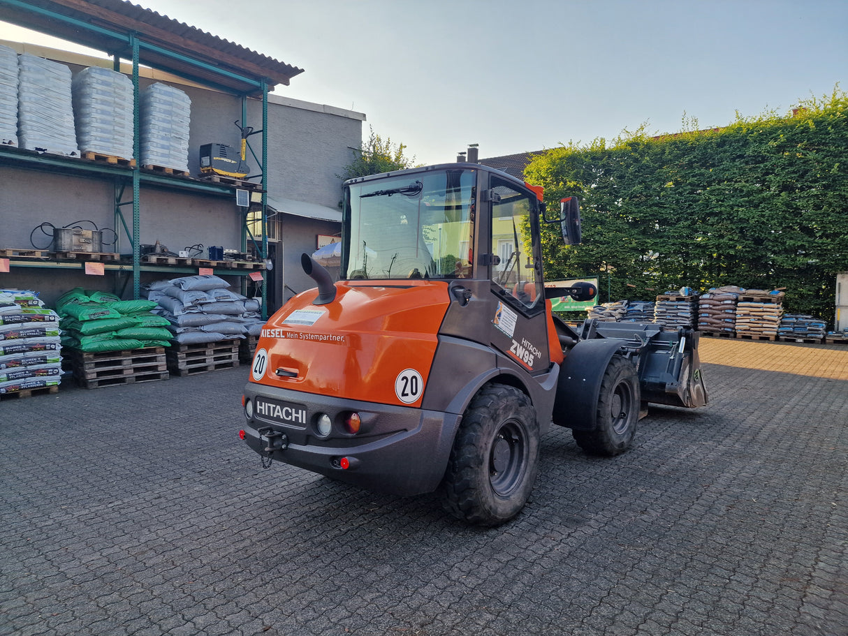 Radlader Baumaschine Hoflader mieten Hitachi ZW95 ab 5 Tage a 130€+