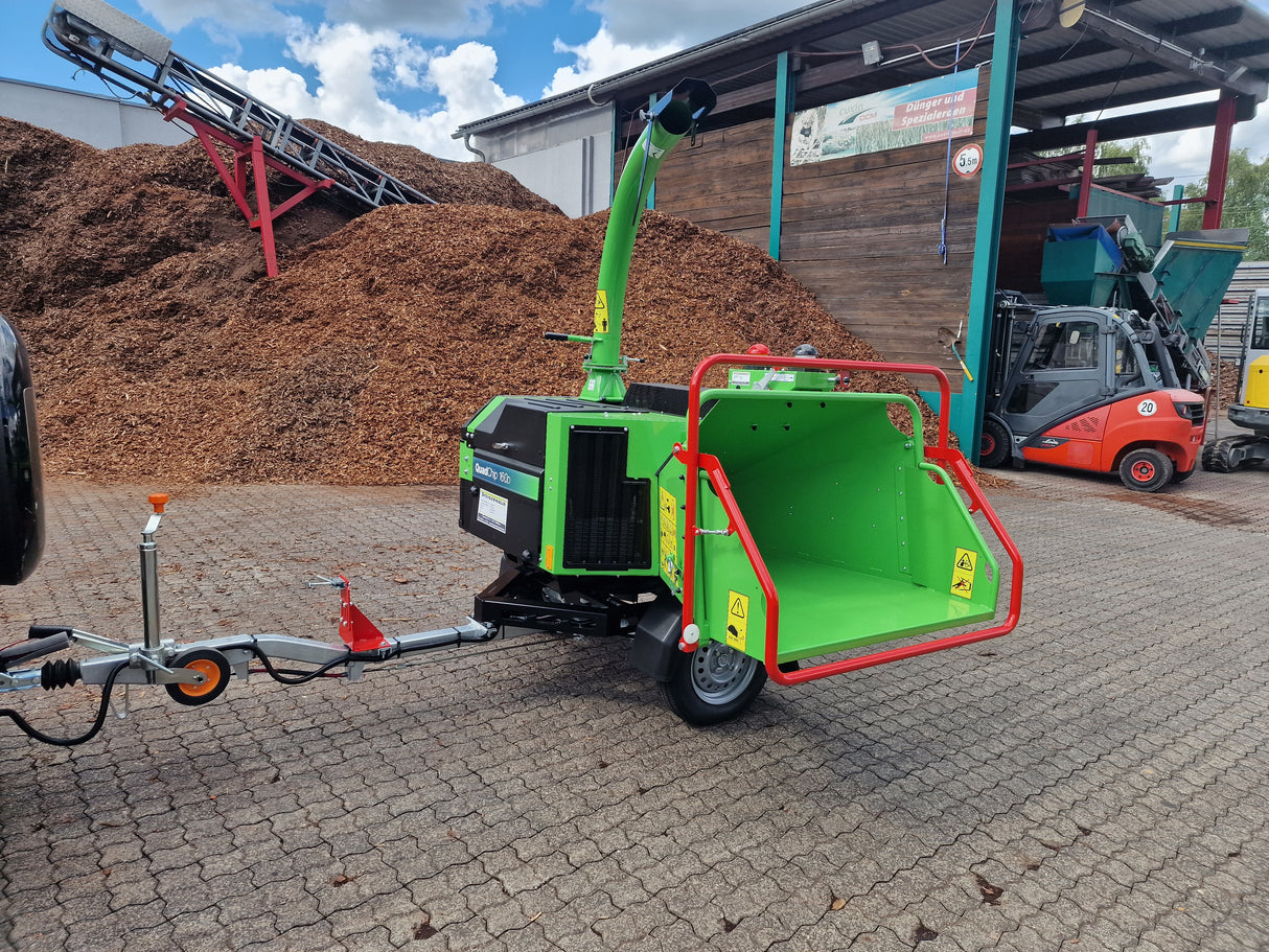 Holz - Häcksler Schredder Holzhacker mieten Green Mech Vermietung