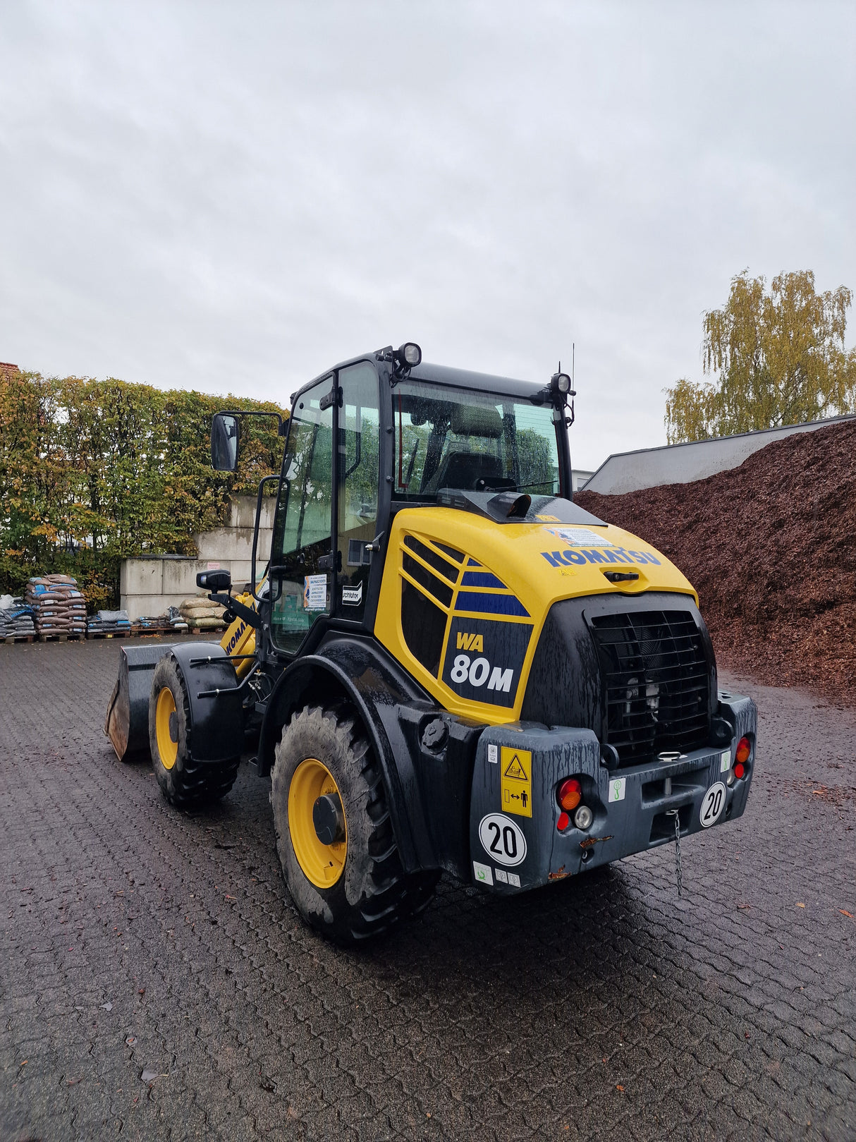 Komatsu WA80 M - 8E0