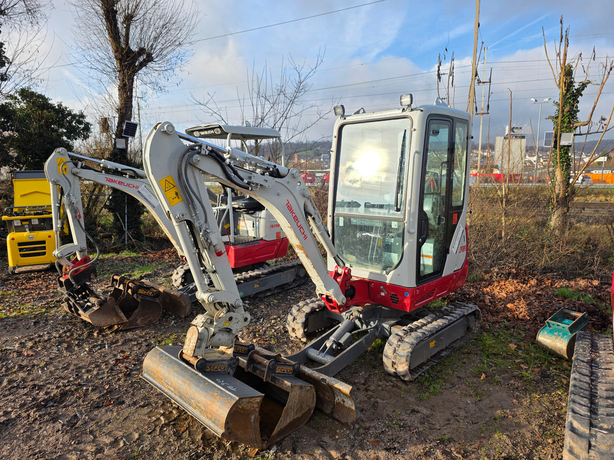 Takeuchi TB320 V3 Powerilt 3 Löffel