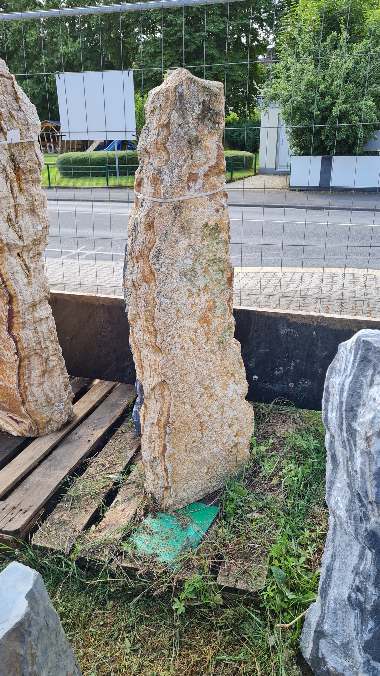 Angel Sparks Columns Säulen Monolith