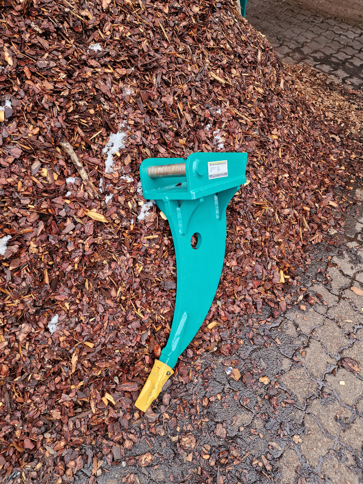 Anbaugeräte Planierbalken / Reisigrechen / Sieblöffel usw.  mieten Vermietung Baumaschine