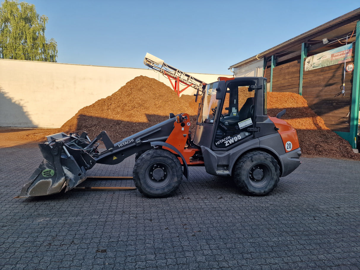 Radlader Baumaschine Hoflader mieten Hitachi ZW95 ab 5 Tage a 130€+