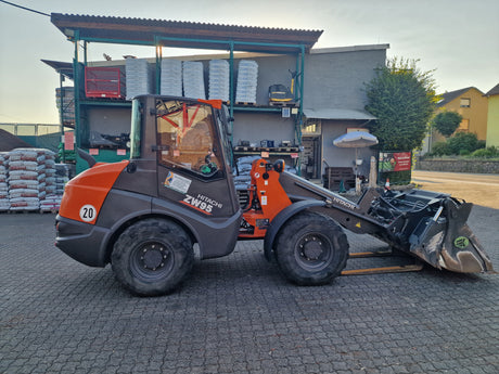 Radlader Baumaschine Hoflader mieten Hitachi ZW95 ab 5 Tage a 130€+