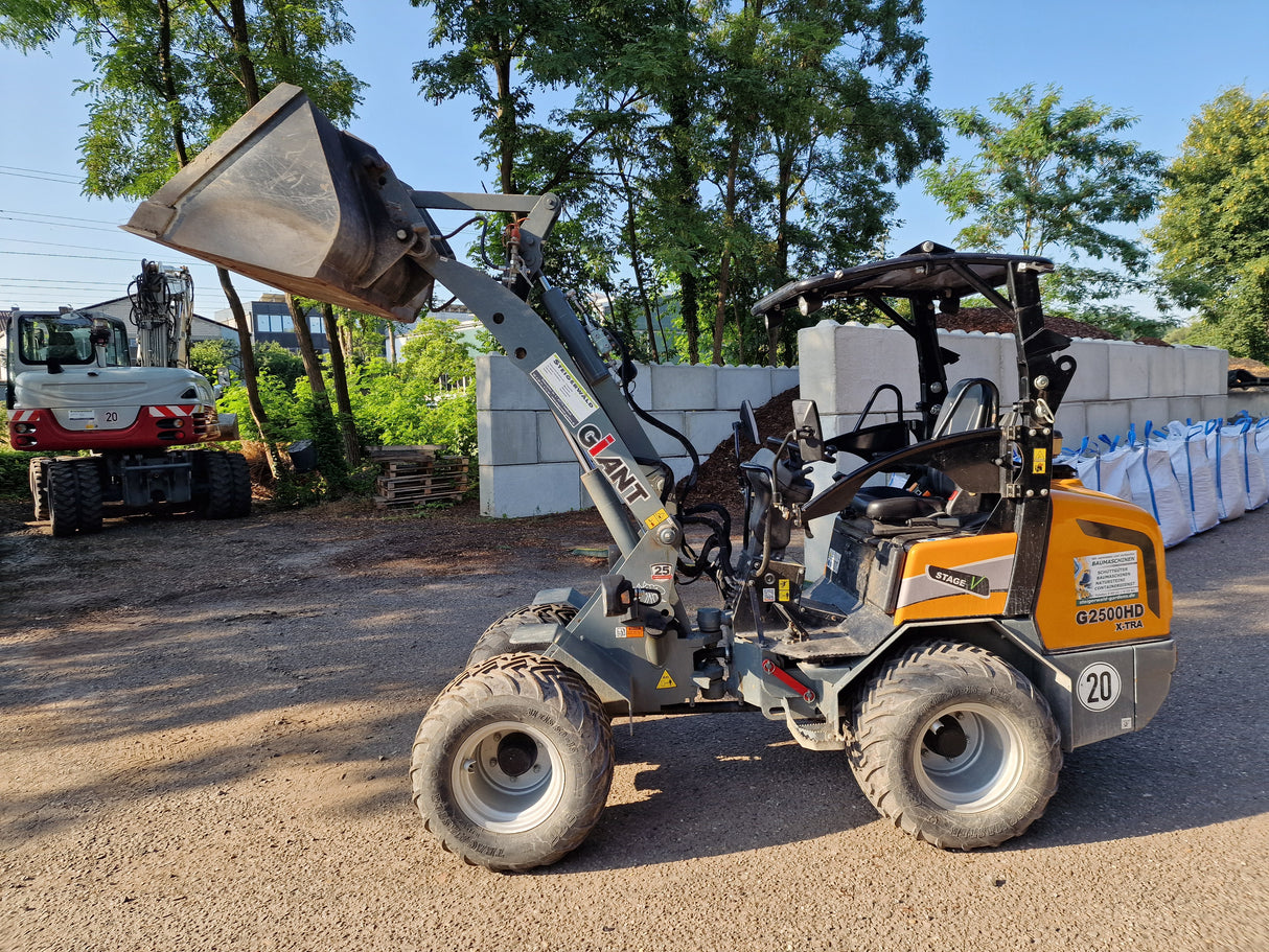 Baumaschinenvermietung Radlader Giant G2500 2,5to ab 110€ pro Tag zzgl. MwSt