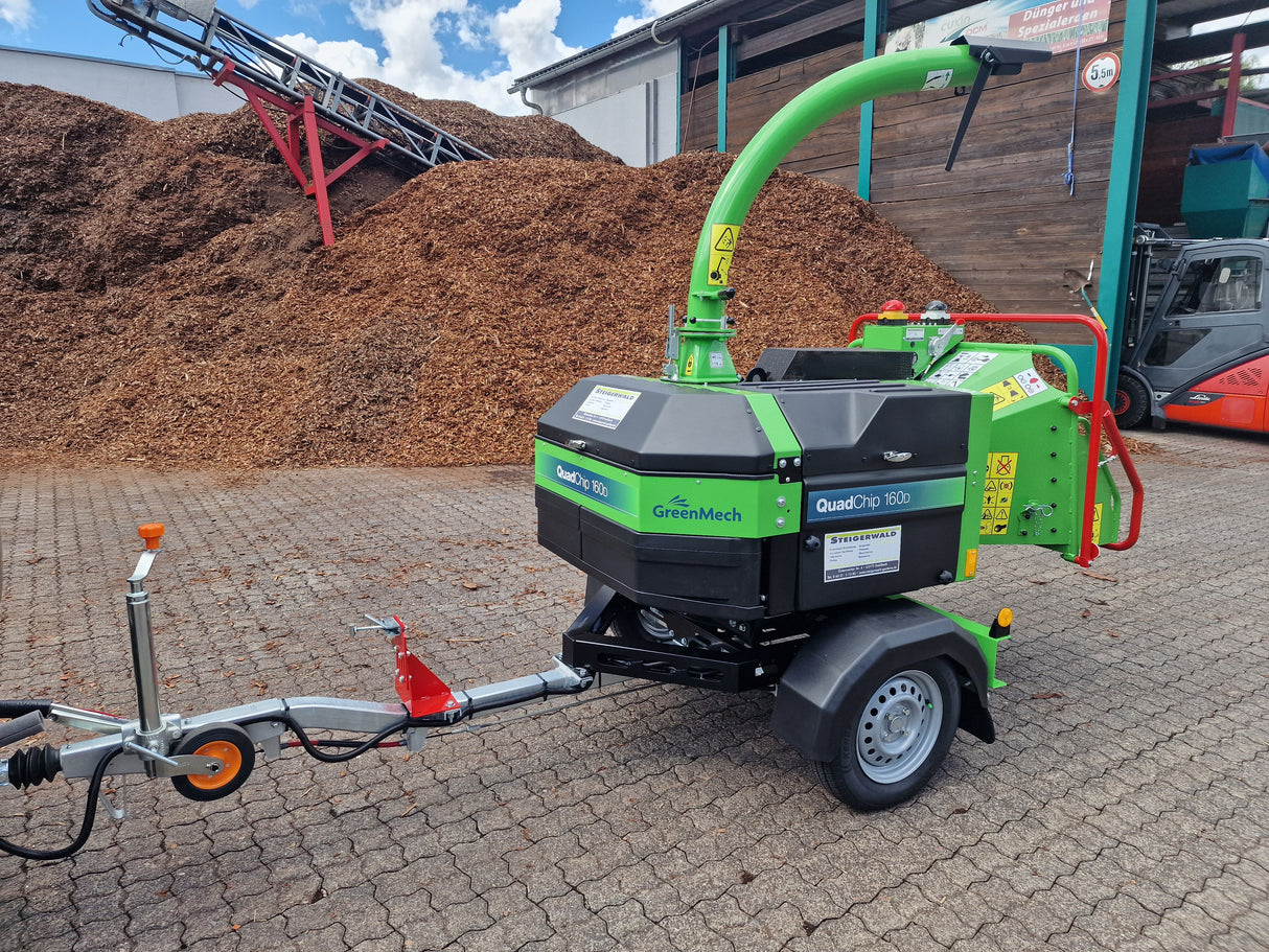 Holz - Häcksler Schredder Holzhacker mieten Green Mech Vermietung