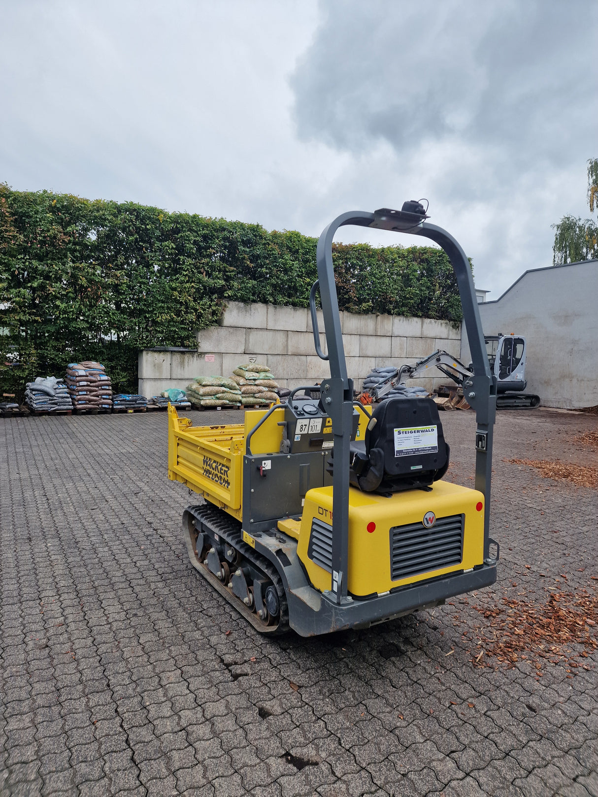 Raupen Dumper & Motorschubkarre Mieten Vermietung ab 90€ pro Tag+